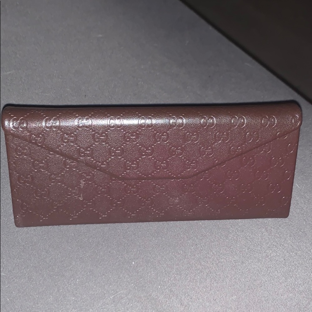 Gucci hard eyewear case w cloth